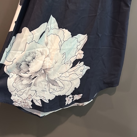 Very beautiful xs 👗 - Picture 2 of 3